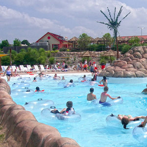 río tranquilo para parque acuático