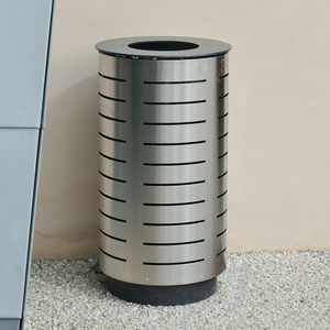 cubo de basura público