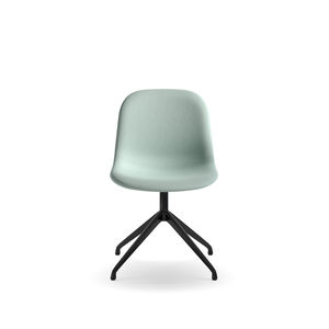 silla de visita de diseño escandinavo