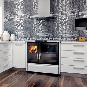cocina con horno de leña
