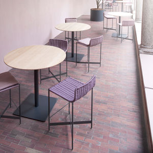 mesa alta contemporánea