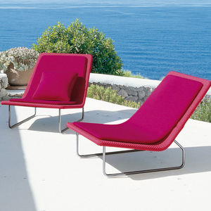sillón bajo contemporáneo / de tejido / de acero inoxidable / de polietileno