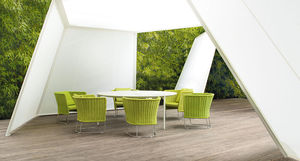 sillón contemporáneo / de poliéster / de tejido / de acero inoxidable