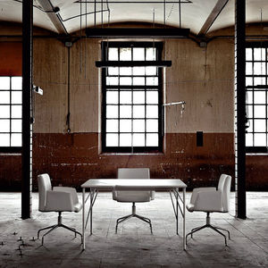 mesa contemporánea