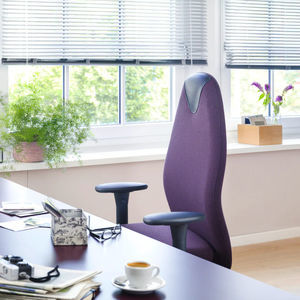 silla de oficina contemporánea