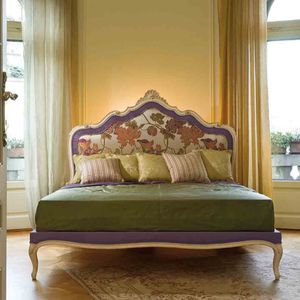 cama de matrimonio / de estilo Luis XV / con cabecero tapizado / de tejido
