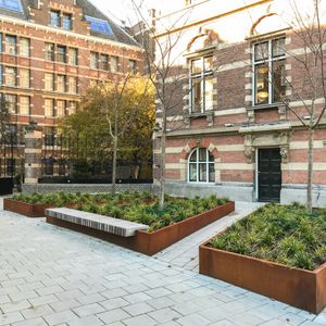 jardinera de madera de frondosa