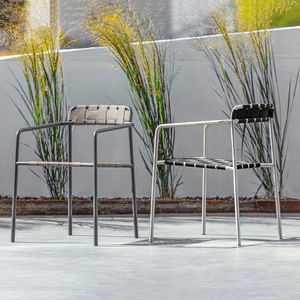 silla de jardín contemporánea / con reposabrazos / apilable / impermeable