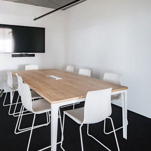 mesa de reuniones contemporánea