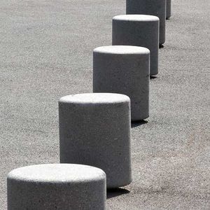 bolardo para peatones