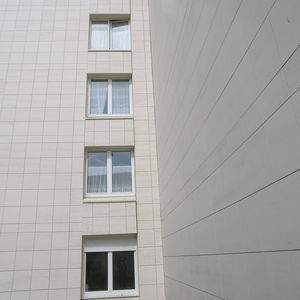 fachada ventilada de piedra caliza