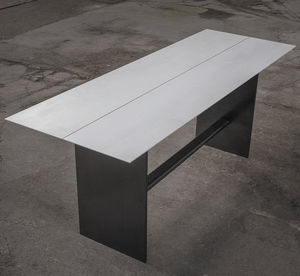 mesa alta contemporánea