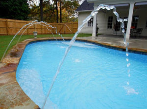 fuente de piscina
