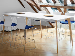 mesa de trabajo contemporánea