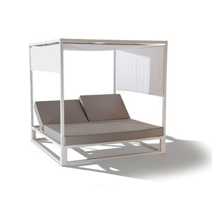 cama de jardín con dosel