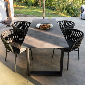 mesa contemporánea