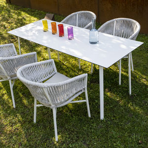 mesa contemporánea
