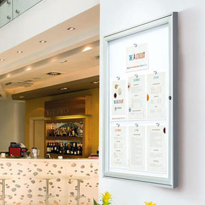 vitrina de anuncios de pared