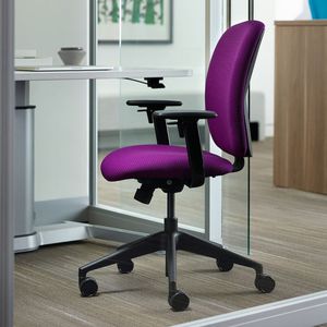 silla de oficina contemporánea