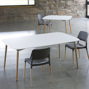 mesa contemporánea