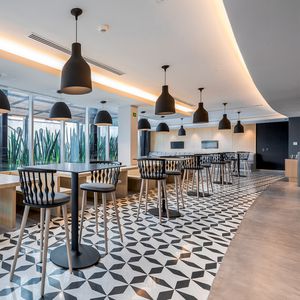 mesa bistró contemporánea