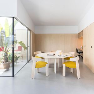 mesa contemporánea