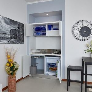 kitchenette contemporánea