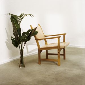 sillón de diseño escandinavo / de cuero / de roble / beis
