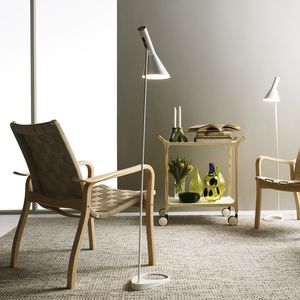 sillón de diseño escandinavo / de haya / de roble / de cuero
