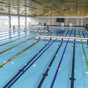 muro móvil para piscina