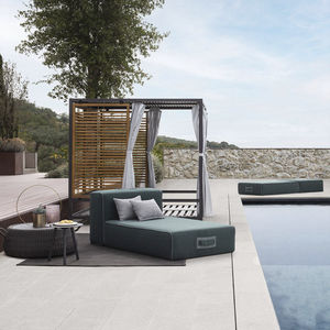 cama de jardín con dosel