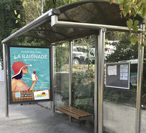 parada de autobús de acero