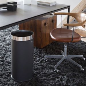 cubo de basura de acero inoxidable