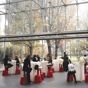 mesa alta contemporánea