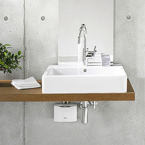 calentador de agua instantáneo eléctrico / de pared / vertical / residencial