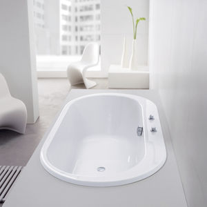 bañera ovalada / de fibra acrílica / de hidromasaje