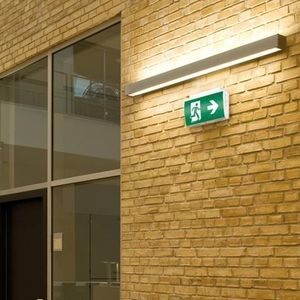 iluminación de emergencia de pared