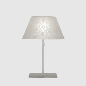 lámpara de mesa