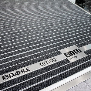 alfombra de entrada para edificio público