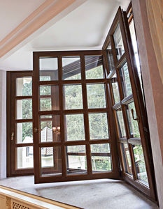 ventana abatible / basculante / de madera / con vidrio triple