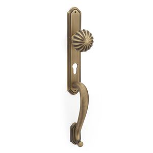 tirador de puerta para puerta / de latón / clásico / con cerradura integrada