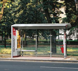 parada de autobús de metal
