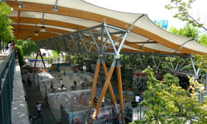 tensoestructura sobre estructura de madera y metal