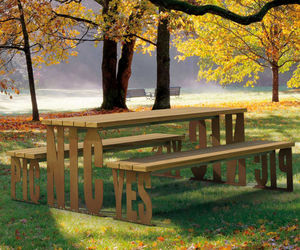 conjunto de mesa y banco contemporáneo