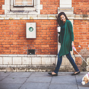 dispensador de bolsas para excrementos de perro de pared