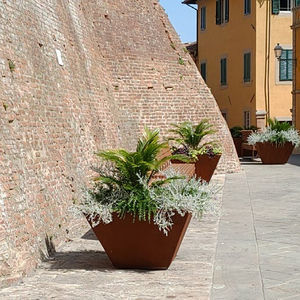 jardinera de acero inoxidable