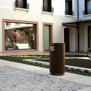cubo de basura público