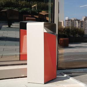 cubo de basura público