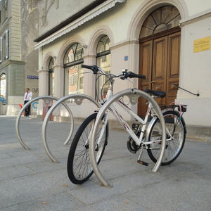aparcabicis de suelo