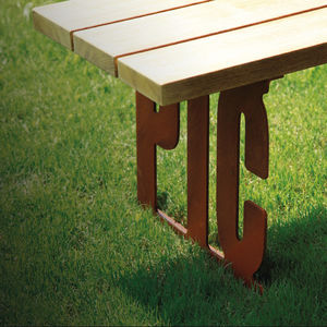 conjunto de mesa y banco contemporáneo